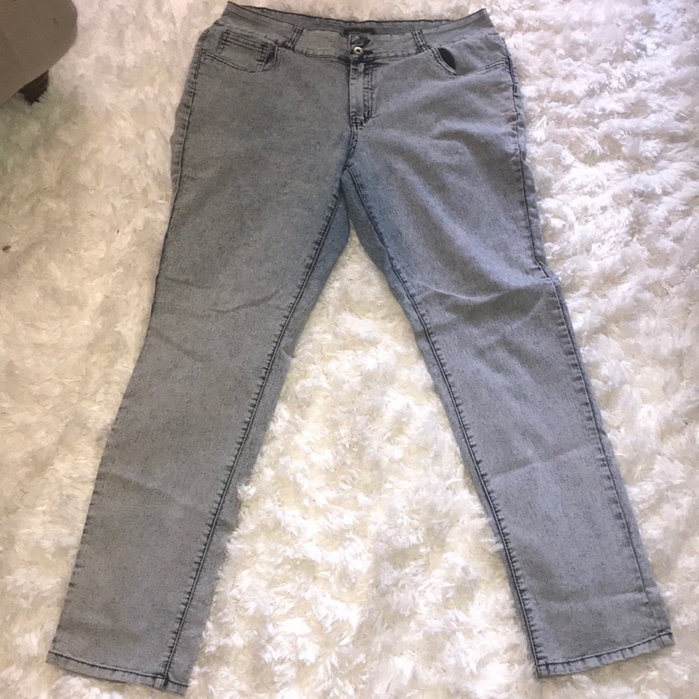 Light acid wash jeans